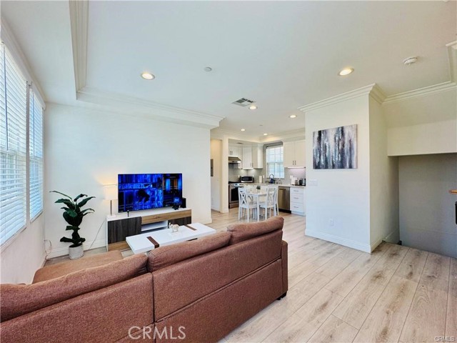 118 N Allen Ave, Pasadena CA: https://media.crmls.org/medias/2e81a407-317b-4d7c-a437-f681c4ffaa1a.jpg