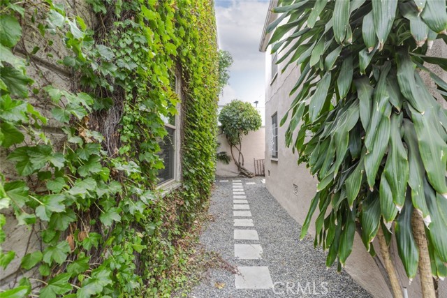Detail Gallery Image 37 of 37 For 5966 San Vicente Bld #3,  Los Angeles,  CA 90019 - 1 Beds | 1 Baths