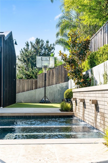 1831 Newport Hills E Drive, Newport Beach CA: https://media.crmls.org/medias/2e81e50f-6fd4-4347-86de-ae2bec927040.jpg