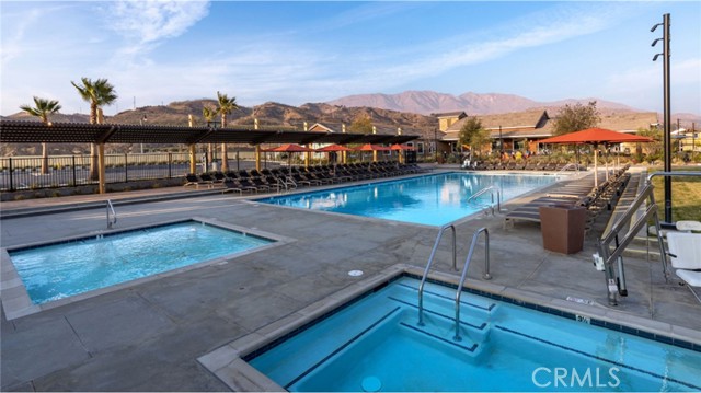 Detail Gallery Image 3 of 7 For 2213 Aneto Way, Santa Paula,  CA 93060 - 3 Beds | 2/1 Baths