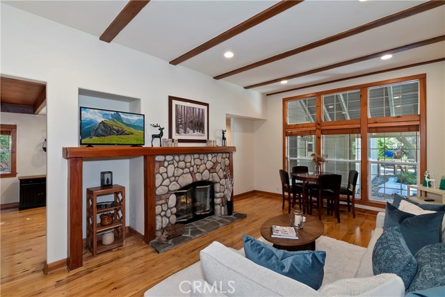 Detail Gallery Image 3 of 53 For 28637 Shenandoah, Lake Arrowhead,  CA 92352 - 4 Beds | 2/1 Baths