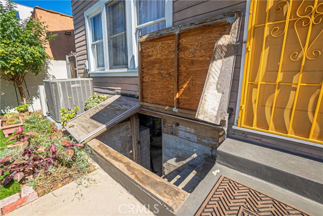 Detail Gallery Image 37 of 70 For 1610 W 36th Place, Los Angeles,  CA 90018 - 4 Beds | 2/1 Baths