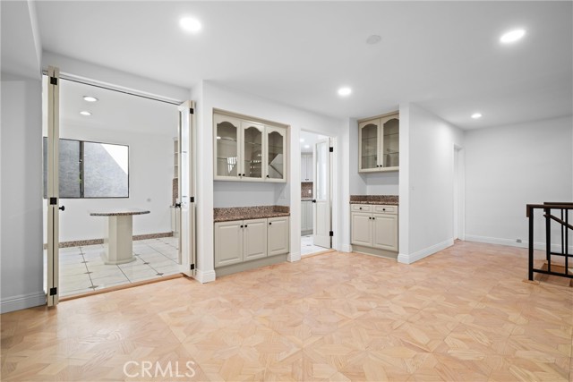 5335 White Oak Avenue, Encino CA: https://media.crmls.org/medias/2e832ebd-d796-4d38-86ad-4d18ada9a9c0.jpg