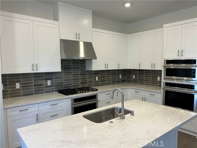 Detail Gallery Image 3 of 26 For 168 Carmine, Irvine,  CA 92618 - 4 Beds | 3 Baths