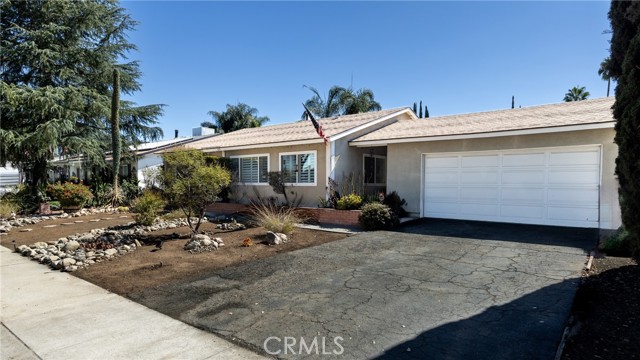 Detail Gallery Image 4 of 17 For 870 Falcon Ln, Redlands,  CA 92374 - 4 Beds | 2 Baths