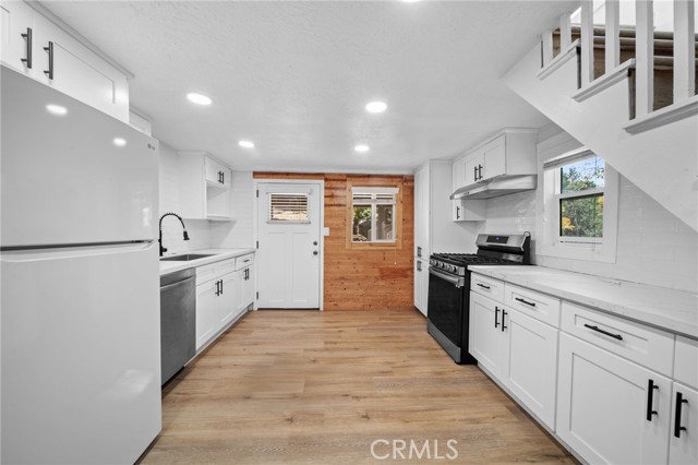 180 Glen Avon Dr, Cedar Glen, CA 92407