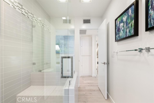 Detail Gallery Image 14 of 29 For 11762 Moorpark St #C,  Studio City,  CA 91604 - 1 Beds | 2 Baths