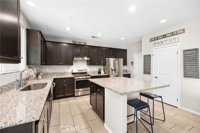 Detail Gallery Image 12 of 44 For 24510 Snapdragon, Lake Elsinore,  CA 92532 - 4 Beds | 2/1 Baths