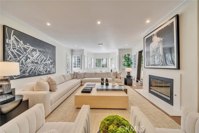 5451 Newcastle Lane, Calabasas CA: https://media.crmls.org/medias/2e872906-d8bb-4180-b8cc-c5fceaded454.jpg