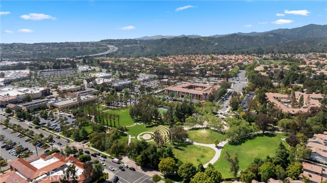 8 Geranium, Rancho Santa Margarita CA: https://media.crmls.org/medias/2e879e35-71e3-4882-bfe5-ccc7bc49f513.jpg