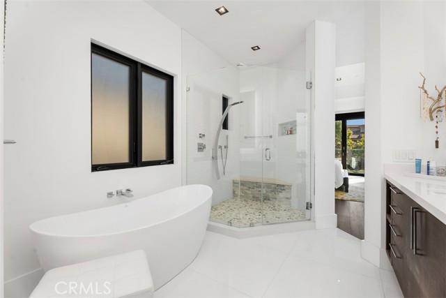 Detail Gallery Image 38 of 60 For 605 Marigold Ave, Corona Del Mar,  CA 92625 - 4 Beds | 5 Baths