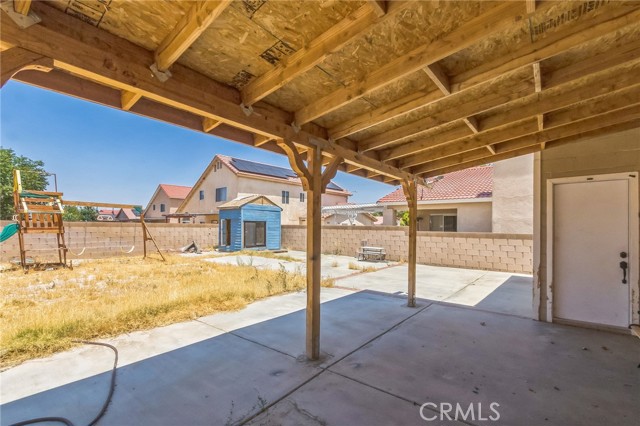 1725 Le Niche Lane, Lancaster CA: https://media.crmls.org/medias/2e881d62-4c5a-4bf1-af4c-375fd367408b.jpg