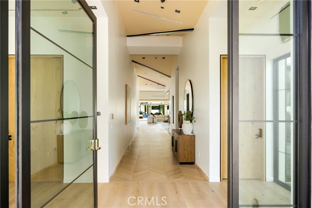 Detail Gallery Image 3 of 72 For 11826 Kling St, Valley Village,  CA 91607 - 6 Beds | 5/1 Baths