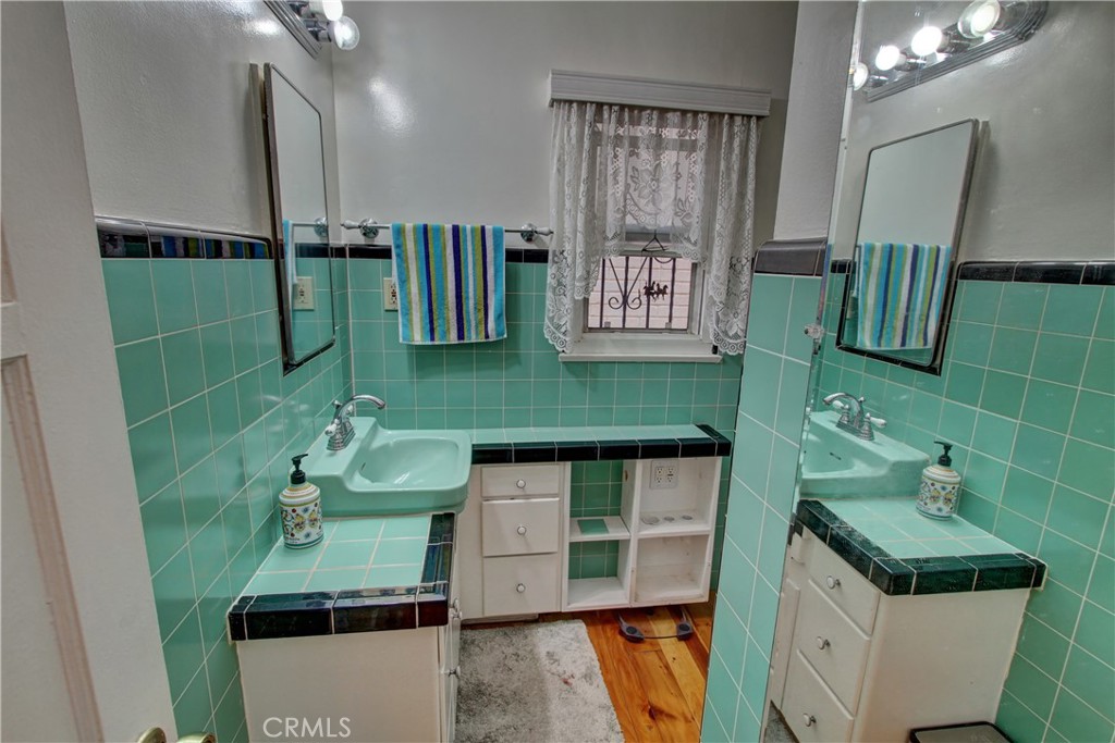 https://media.crmls.org/medias/2e88795a-9403-439d-860c-4e15e729c38b.jpg?preset=X-Large