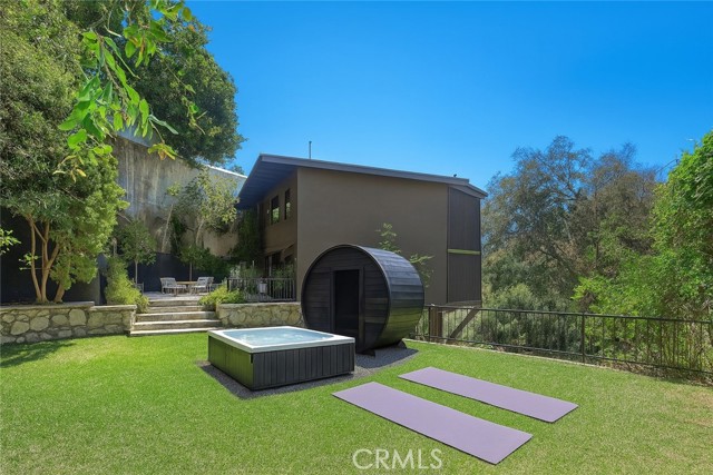 Detail Gallery Image 3 of 37 For 1782 Viewmont Dr, Los Angeles,  CA 90069 - 3 Beds | 4/1 Baths