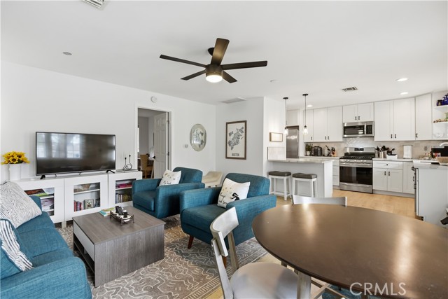 Detail Gallery Image 42 of 53 For 22637 Erwin St, Woodland Hills,  CA 91367 - 6 Beds | 5/1 Baths