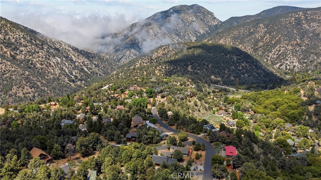 https://media.crmls.org/medias/2e8912da-3555-46ca-8ceb-0096c8cfe5b4.jpg?preset=X-Large