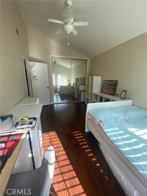 2408 N North Creek Lane, Fullerton CA: https://media.crmls.org/medias/2e896089-6dc0-4917-9e40-2e0e1ca09f85.jpg