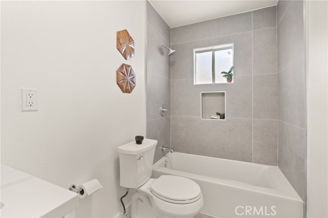 5732 Hillcrest Drive, Los Angeles CA: https://media.crmls.org/medias/2e899c2e-1bd8-4841-8b4c-93d07640f2e3.jpg