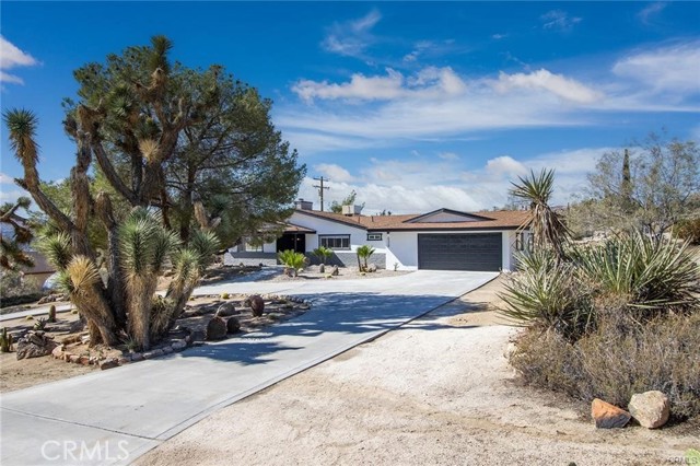 Detail Gallery Image 1 of 37 For 6328 Palo Alto Ave, Yucca Valley,  CA 92284 - 3 Beds | 2 Baths