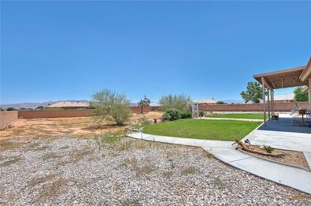 15095 Douglas Street, Apple Valley CA: https://media.crmls.org/medias/2e8b7ab7-8a94-4f9c-857a-7ad6275ec3cc.jpg
