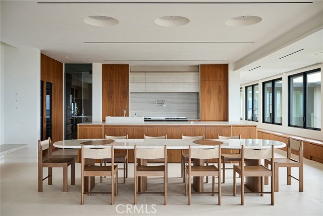 101 N Poinsettia Avenue, Manhattan Beach CA: https://media.crmls.org/medias/2e8bb90f-7c81-439d-baa5-82f4ab5cded1.jpg