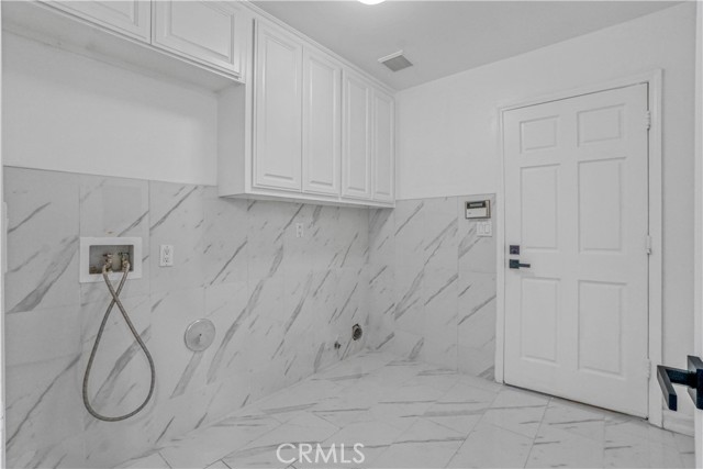 9455 Brandon Court, Northridge CA: https://media.crmls.org/medias/2e8c1bf7-fe4f-4503-9d56-9d2caceeb002.jpg