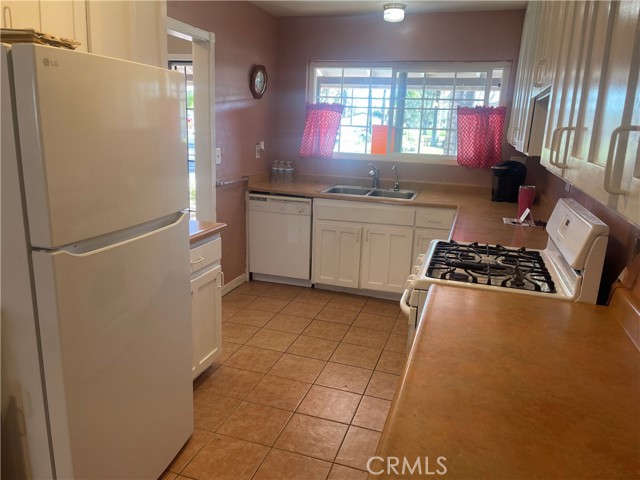 Detail Gallery Image 6 of 23 For 1380 Teakwood, Hemet,  CA 92543 - 2 Beds | 2 Baths