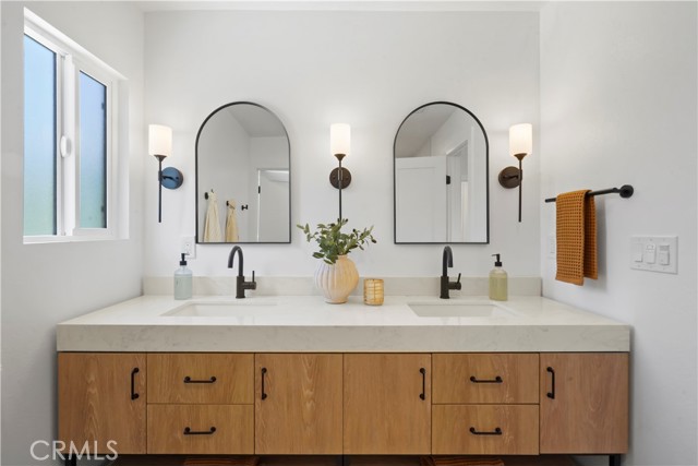 270 Fairfax Avenue, Ventura CA: https://media.crmls.org/medias/2e8d9fa6-d744-4cf1-a353-d45e4007e86b.jpg