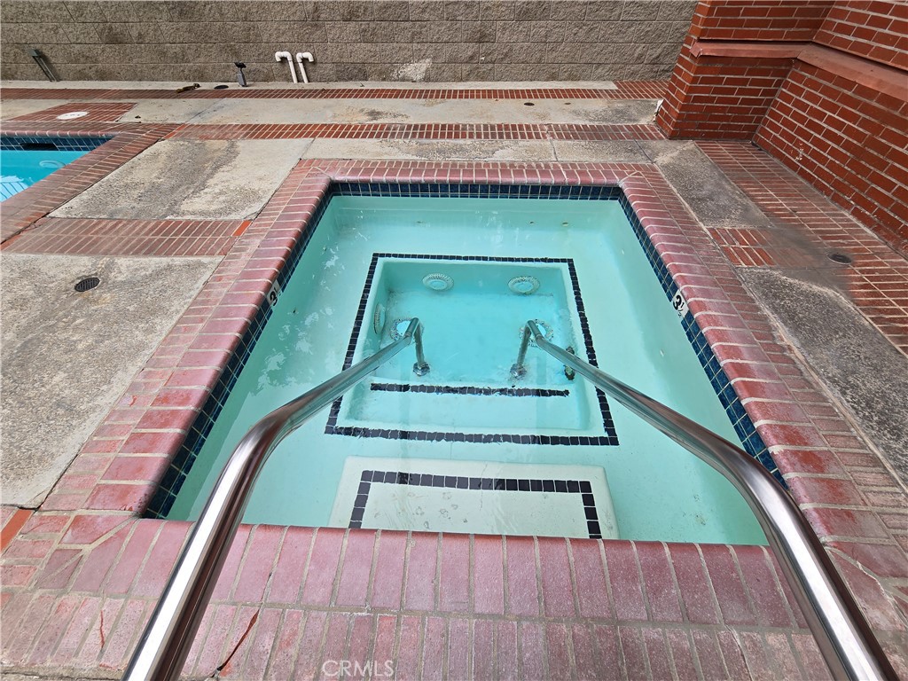 https://media.crmls.org/medias/2e8dc88c-686e-4a33-925a-8689ef3fd471.jpg?preset=X-Large