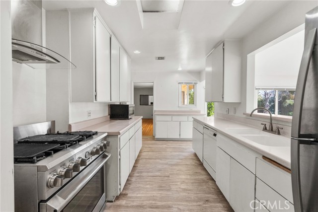 Detail Gallery Image 3 of 52 For 17917 Chase, Northridge,  CA 91325 - 3 Beds | 2/1 Baths