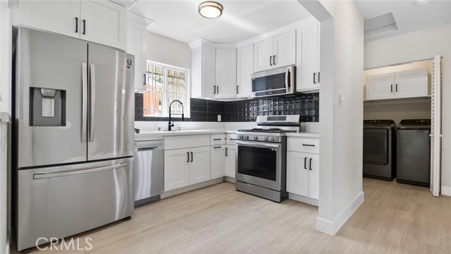 Detail Gallery Image 14 of 56 For 413 E 81st St, Los Angeles,  CA 90003 - 7 Beds | 6 Baths