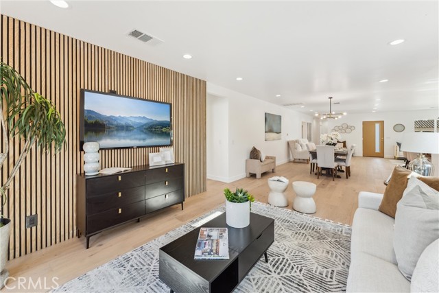 3945 S Norton Avenue, Los Angeles CA: https://media.crmls.org/medias/2e900172-4dcd-4d0c-a15f-ae114c0ca336.jpg