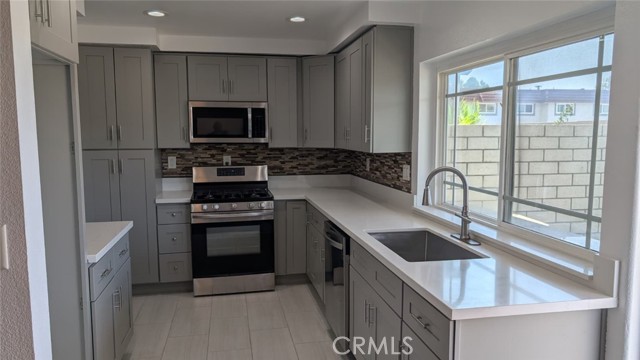 Detail Gallery Image 3 of 17 For 11263 Knott Ave, Cypress,  CA 90630 - 3 Beds | 2/1 Baths