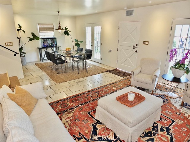 Detail Gallery Image 27 of 71 For 89 Rivo Alto Canal, Long Beach,  CA 90803 - 5 Beds | 3/1 Baths