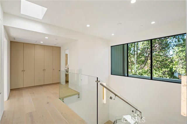 10840 Queensland, Los Angeles CA: https://media.crmls.org/medias/2e908a39-6a92-4be6-a721-58ca332b44d4.jpg