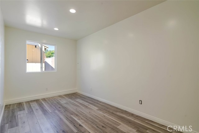 Detail Gallery Image 11 of 14 For 11246 Saticoy, Sun Valley,  CA 91352 - 2 Beds | 2 Baths