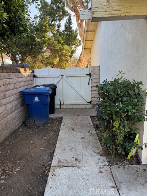 Detail Gallery Image 23 of 29 For 9201 Paso Robles, Northridge,  CA 91325 - 4 Beds | 4 Baths