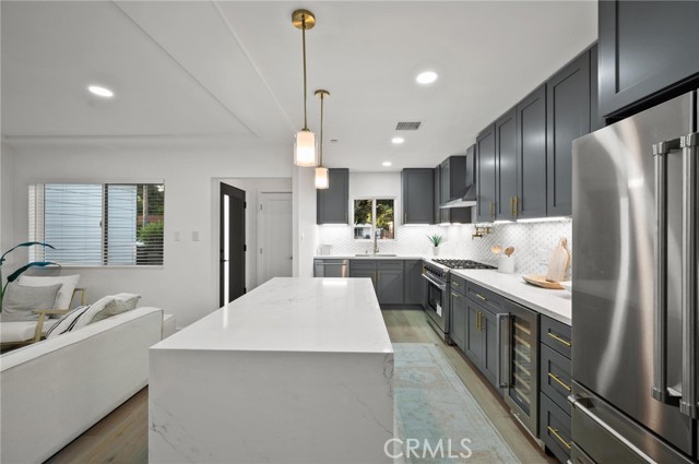 14328 Emelita Street, Sherman Oaks CA: https://media.crmls.org/medias/2e91052a-3ac0-46a6-b93d-bfa51d703e4f.jpg
