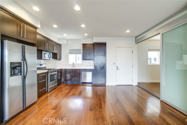 Detail Gallery Image 4 of 27 For 13045 Pacific Promenade #103,  Los Angeles,  CA 90094 - 2 Beds | 1 Baths