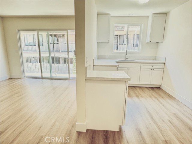 1250 E 3rd Street, Long Beach CA: https://media.crmls.org/medias/2e91a60a-69c7-4d72-b02f-6c3604fb7586.jpg