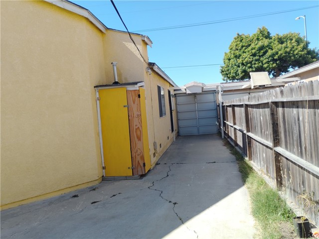 1632 W 223rd Street, Torrance CA: https://media.crmls.org/medias/2e91f7f8-0b85-455d-ae09-0cdea33d9d67.jpg