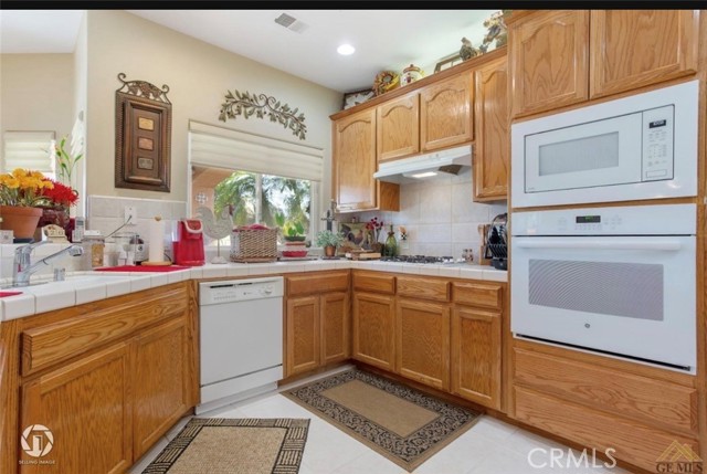 Detail Gallery Image 10 of 26 For 5201 Doble Aguila Way, Bakersfield,  CA 93306 - 3 Beds | 2/1 Baths