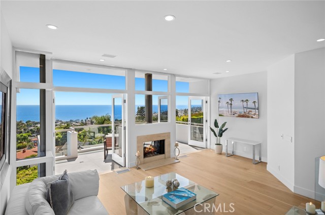 1061 Skyline Drive, Laguna Beach CA: https://media.crmls.org/medias/2e937672-2e45-4ba0-82d4-bf78e1640891.jpg