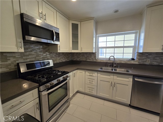 Detail Gallery Image 2 of 27 For 2944 Mayfield, La Crescenta,  CA 91214 - 3 Beds | 2 Baths