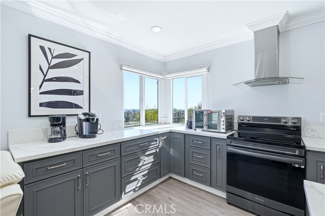 Detail Gallery Image 17 of 56 For 334 Anita Dr, Pasadena,  CA 91105 - 6 Beds | 5 Baths