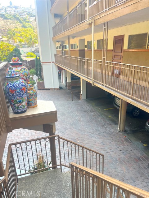 100 Cliff Drive, Laguna Beach CA: https://media.crmls.org/medias/2e9528b8-ec8c-45a0-8728-c340abd880ba.jpg