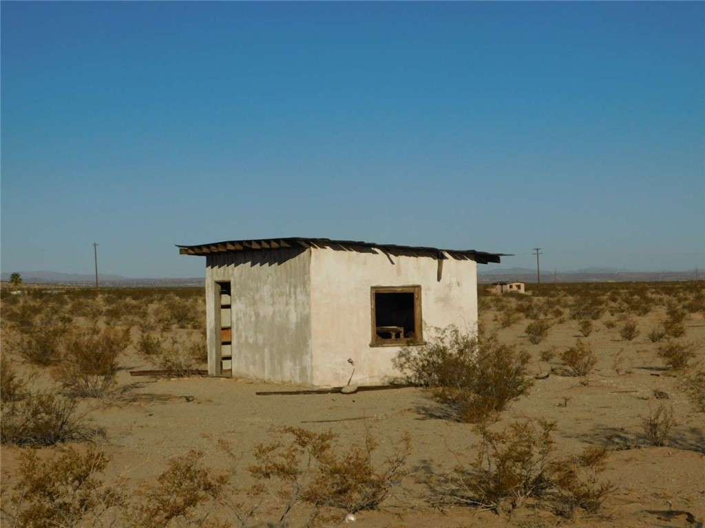 Detail Gallery Image 4 of 6 For 101 2 Mile Rd, Twentynine Palms,  CA 92277 - – Beds | – Baths