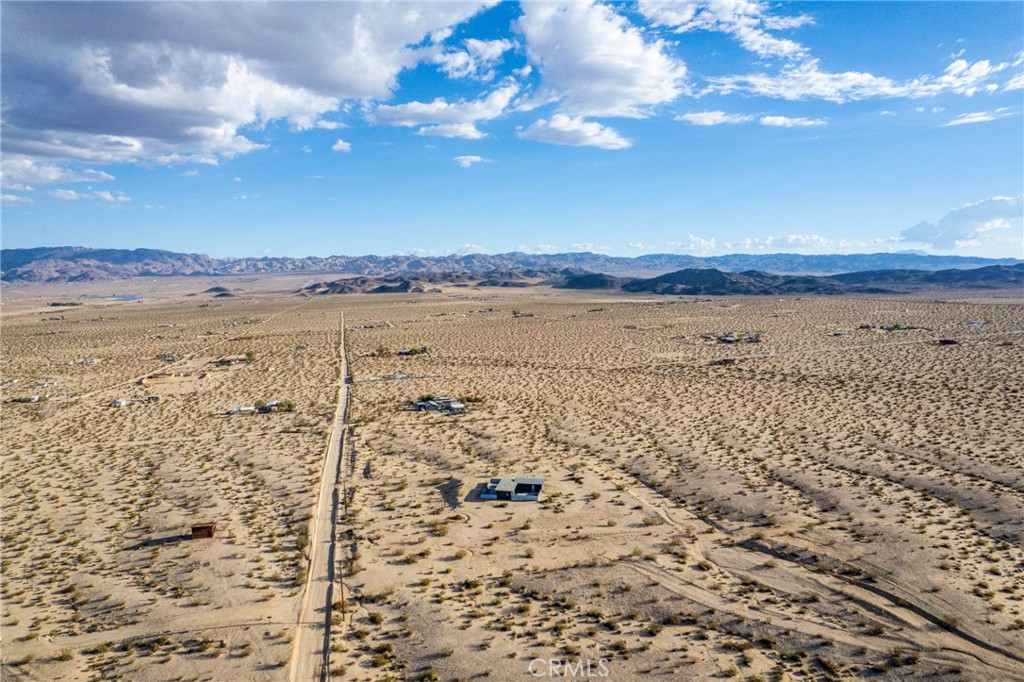 https://media.crmls.org/medias/2e96c40e-d2ec-4069-aa3a-ab498dcb6a50.jpg?preset=X-Large