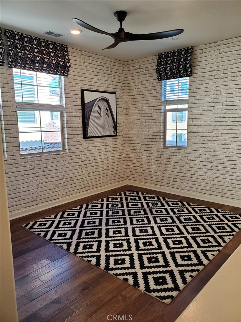 https://media.crmls.org/medias/2e96f67b-b50f-42f8-b661-009964881e7f.jpg?preset=X-Large